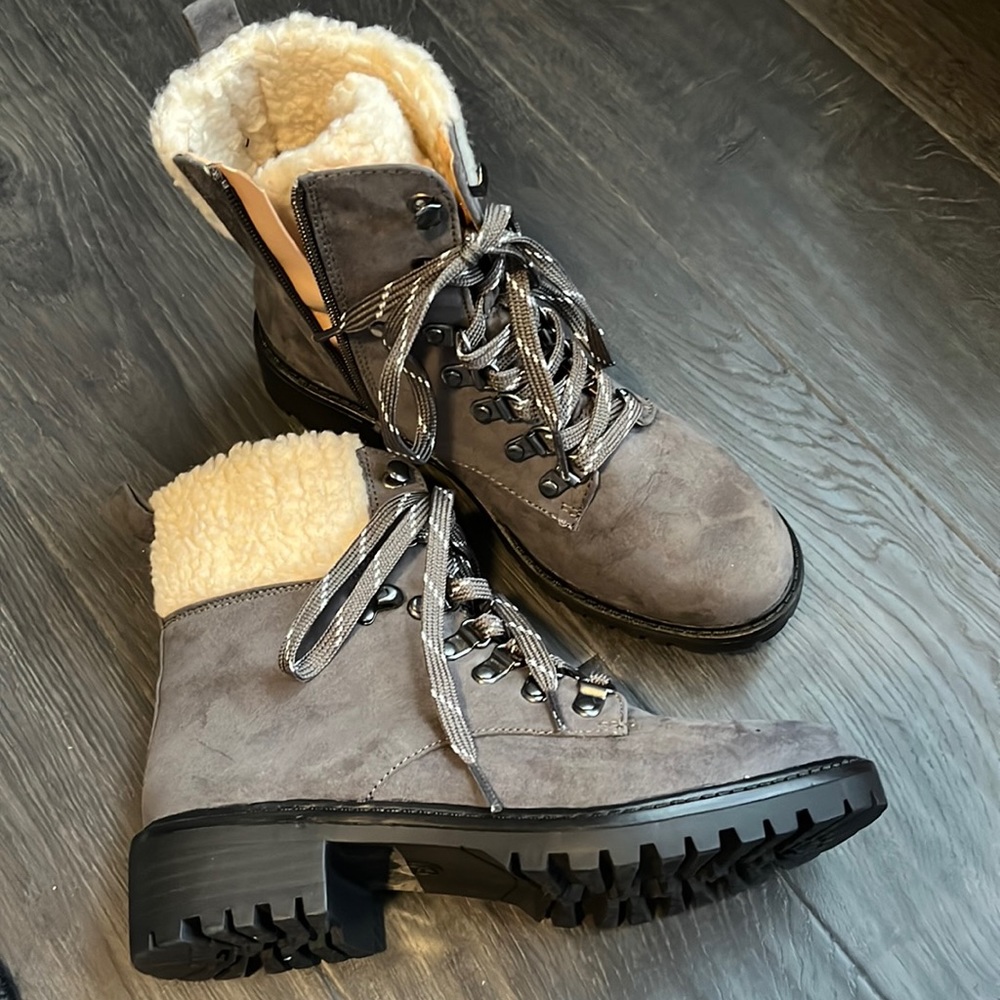 NWOT American Eagle Boots - 7.5